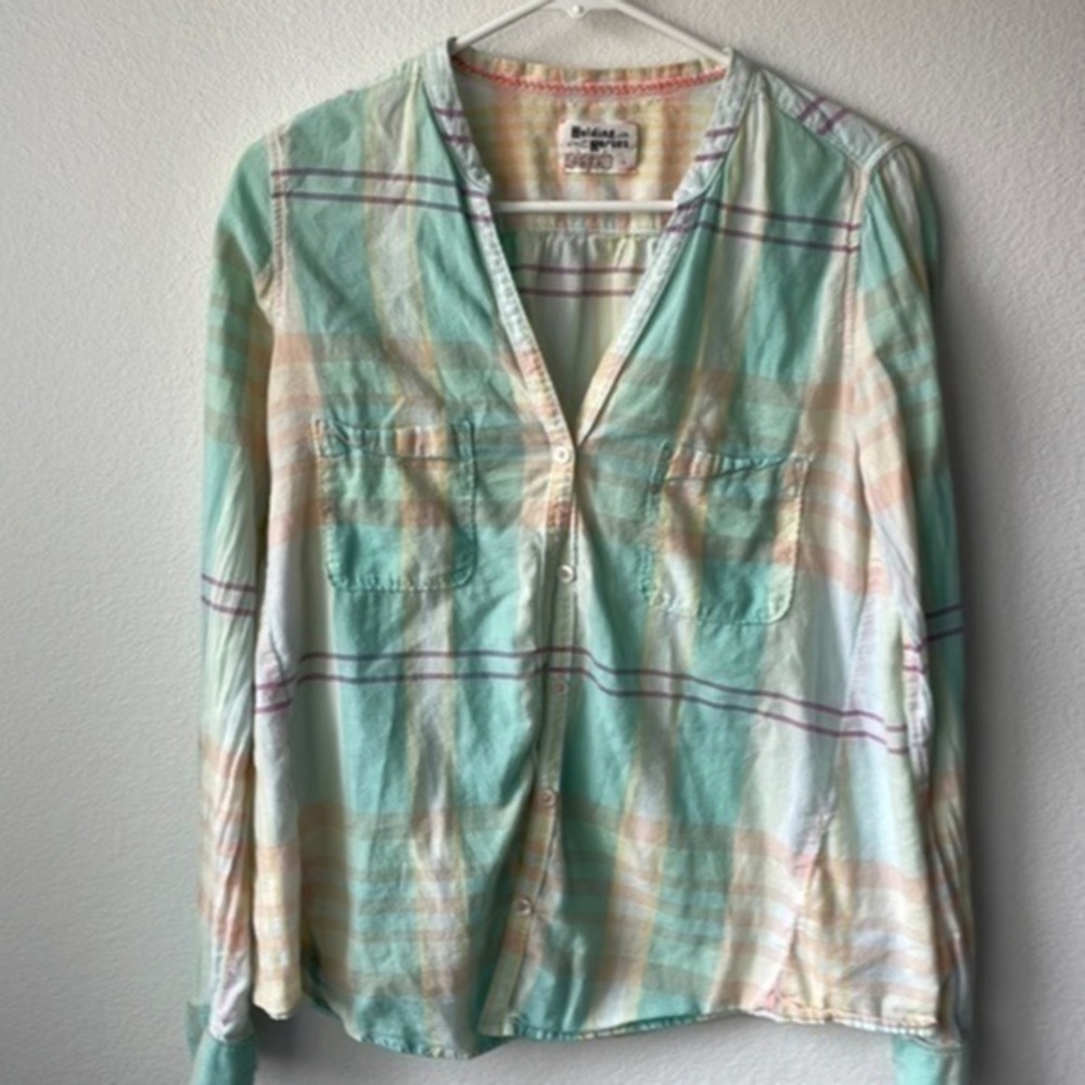 Holding horses top women’s size 6 light color pastel plaid Softgirl